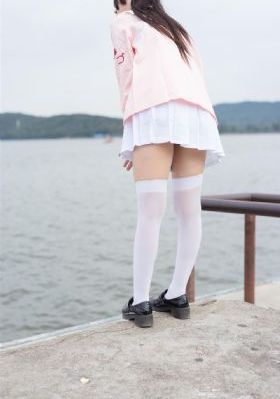 亲嘴伸进内衣揉胸口激烈_BD国语动漫在线观看